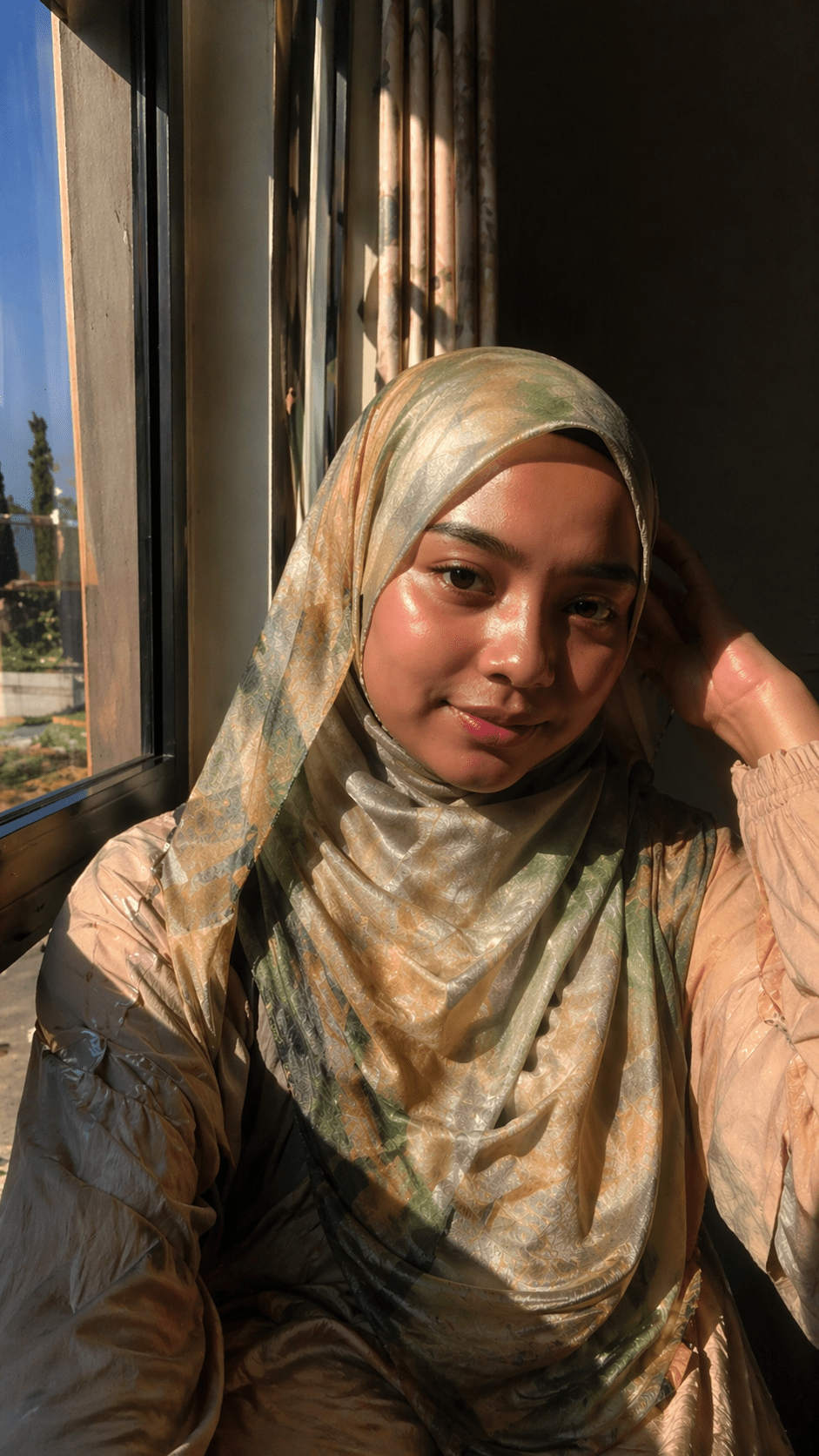RY03 Watercolor Gradient Hijab Shawl – Ombre Green Ethnic Women's Head Scarf (80×180cm) - Raya