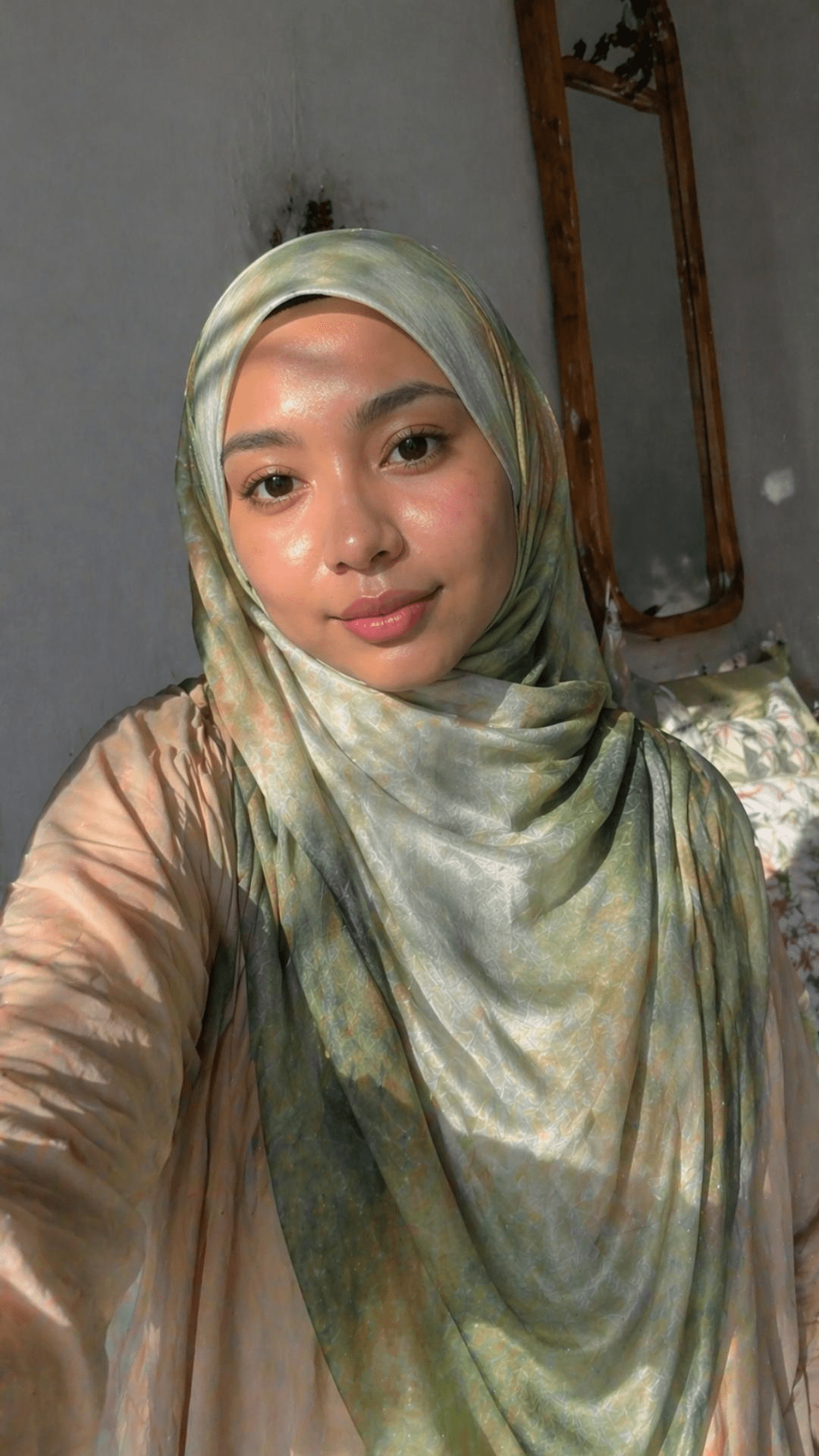 RY03 Watercolor Gradient Hijab Shawl – Ombre Green Ethnic Women's Head Scarf (80×180cm) - Raya