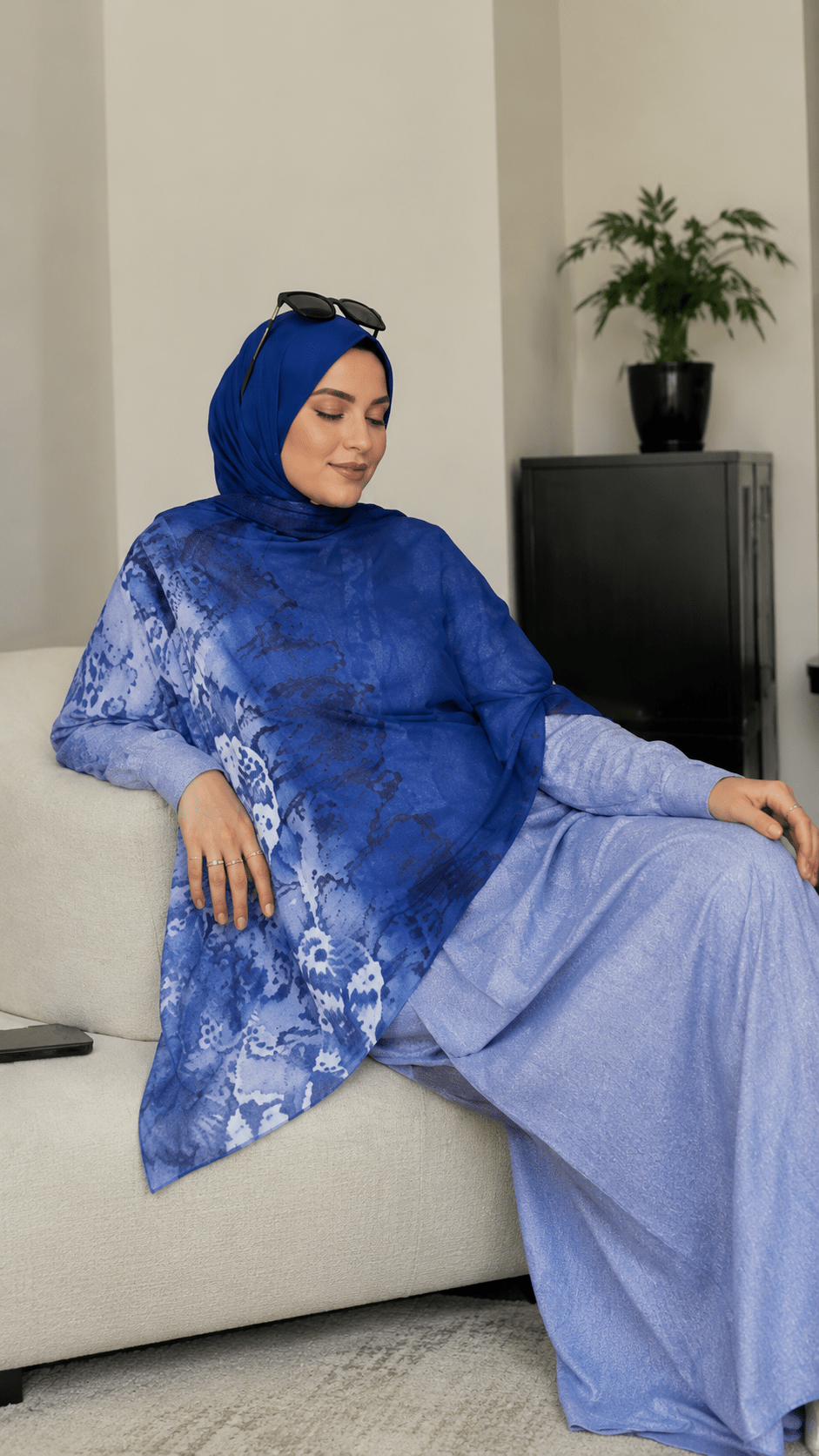 RY110 Royal Blue White Porcelain Map Hijab Shawl – Blue Willow Women's Head Scarf (80×180cm) - Raya