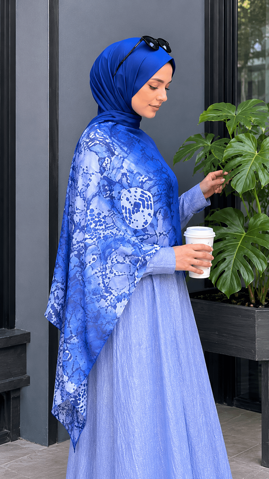 RY110 Royal Blue White Porcelain Map Hijab Shawl – Blue Willow Women's Head Scarf (80×180cm) - Raya