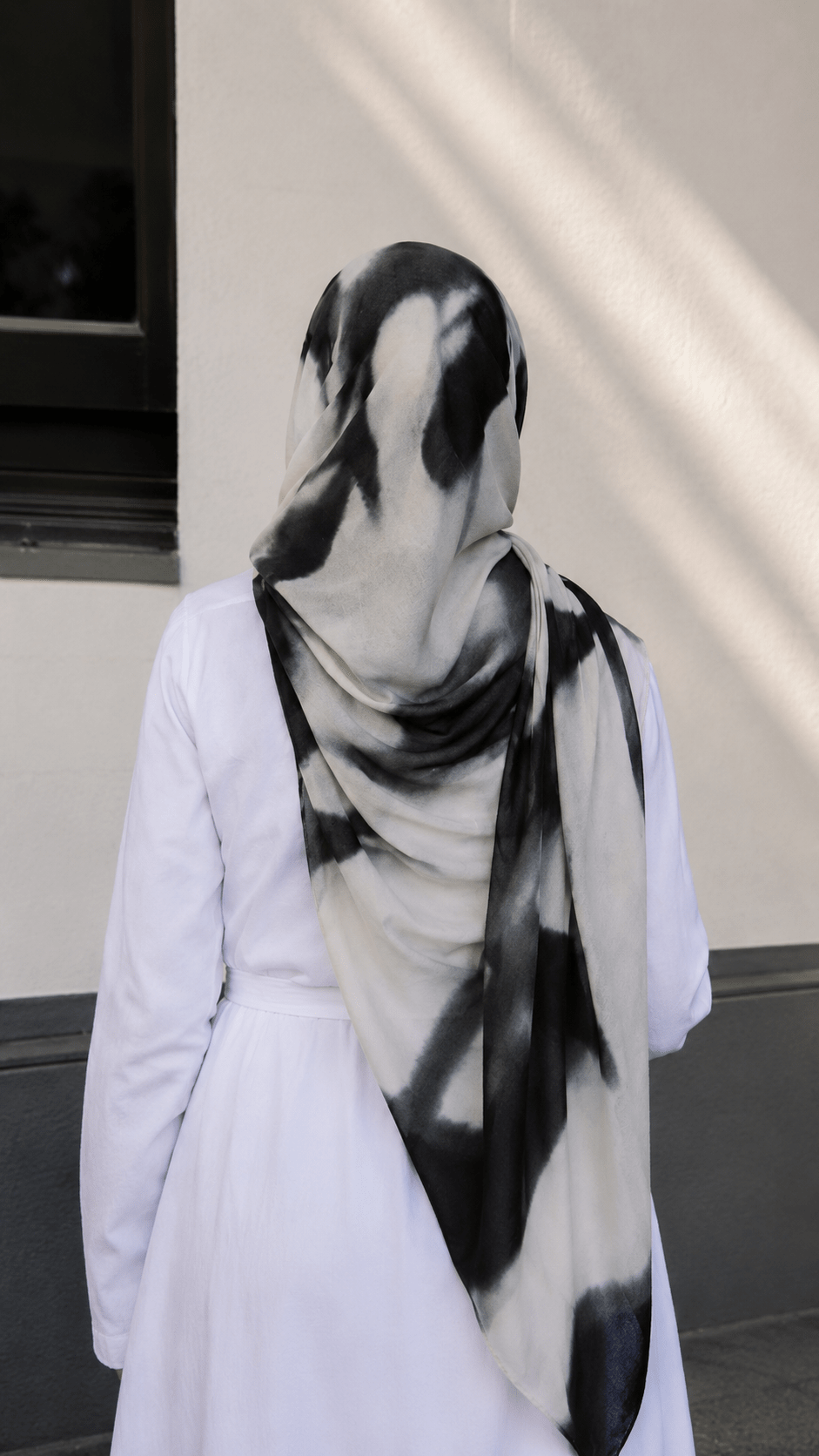 RY114 White Grey Black Abstract Brushstroke Hijab Shawl – Ink Wash Women's Head Scarf (80×180cm) - Raya