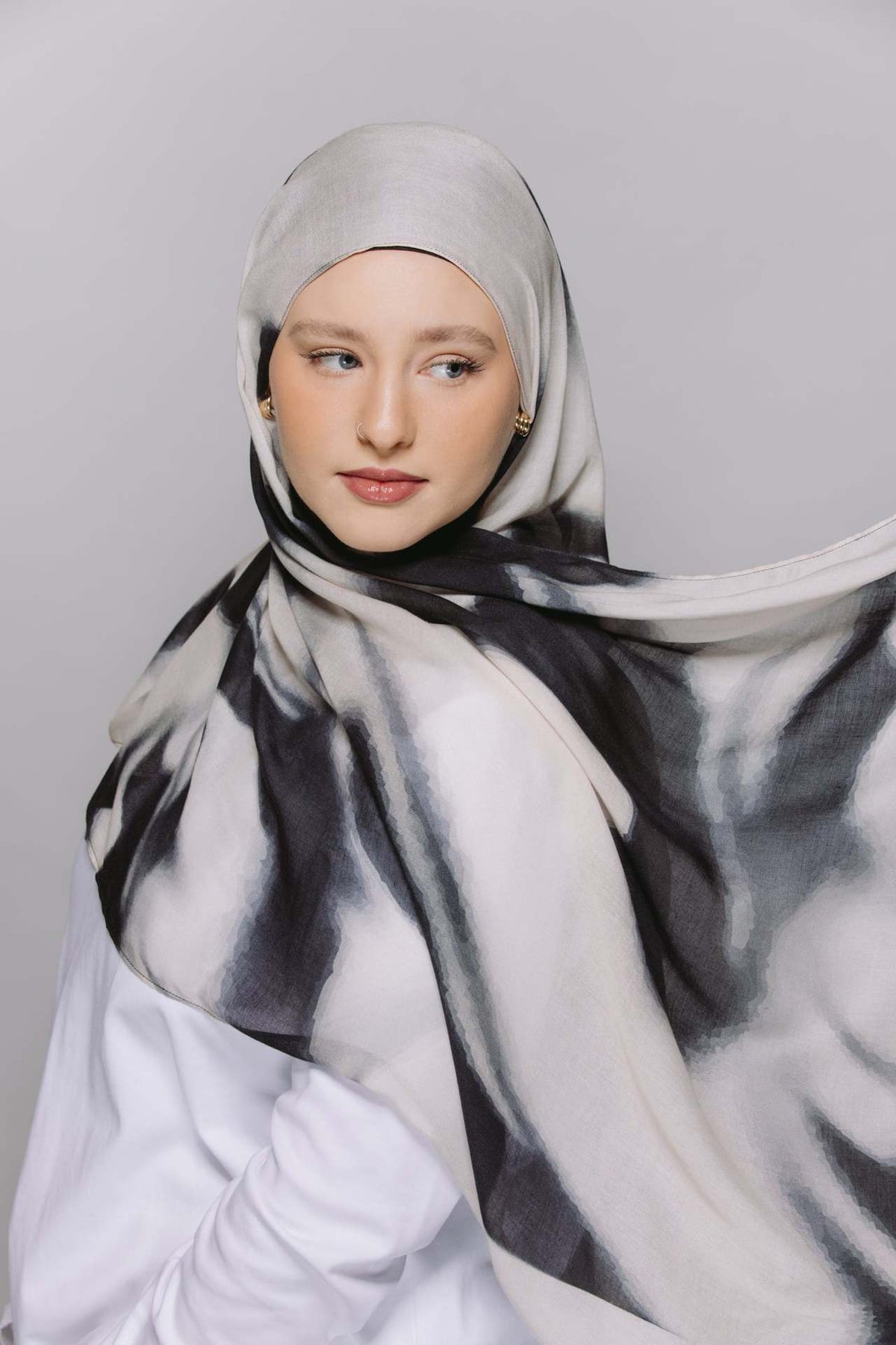 RY114 White Grey Black Abstract Brushstroke Hijab Shawl – Ink Wash Women's Head Scarf (80×180cm) - Raya