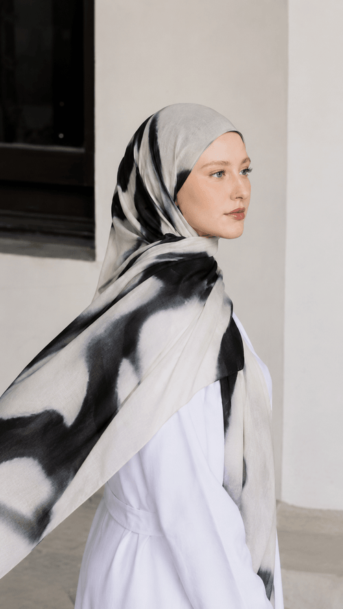 RY114 White Grey Black Abstract Brushstroke Hijab Shawl – Ink Wash Women's Head Scarf (80×180cm) - Raya
