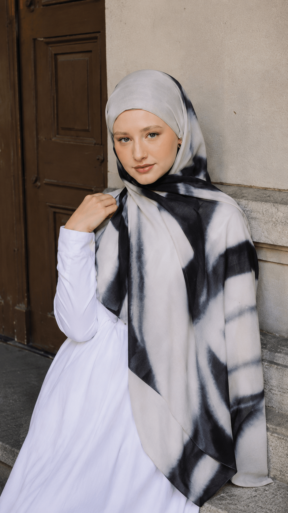RY114 White Grey Black Abstract Brushstroke Hijab Shawl – Ink Wash Women's Head Scarf (80×180cm) - Raya