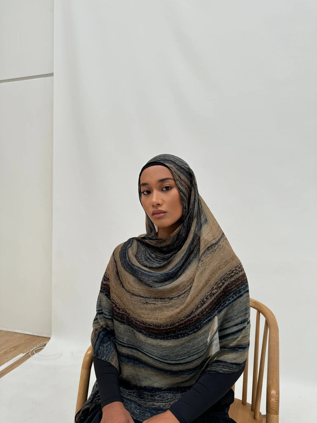 RY140 Dark Grey Blue Camel Brown Black Strata Wave Hijab Shawl – Geological Women's Head Scarf (80×180cm) - Raya
