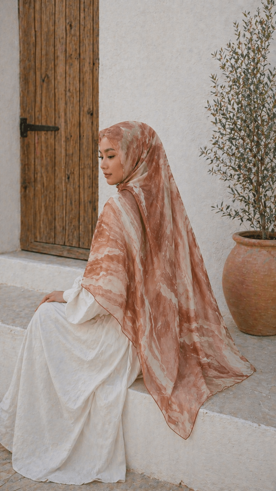 RY17 Terracotta Watercolor Flow Hijab Shawl – Rust Brown & Ivory Women's Head Scarf (80×180cm) - Raya