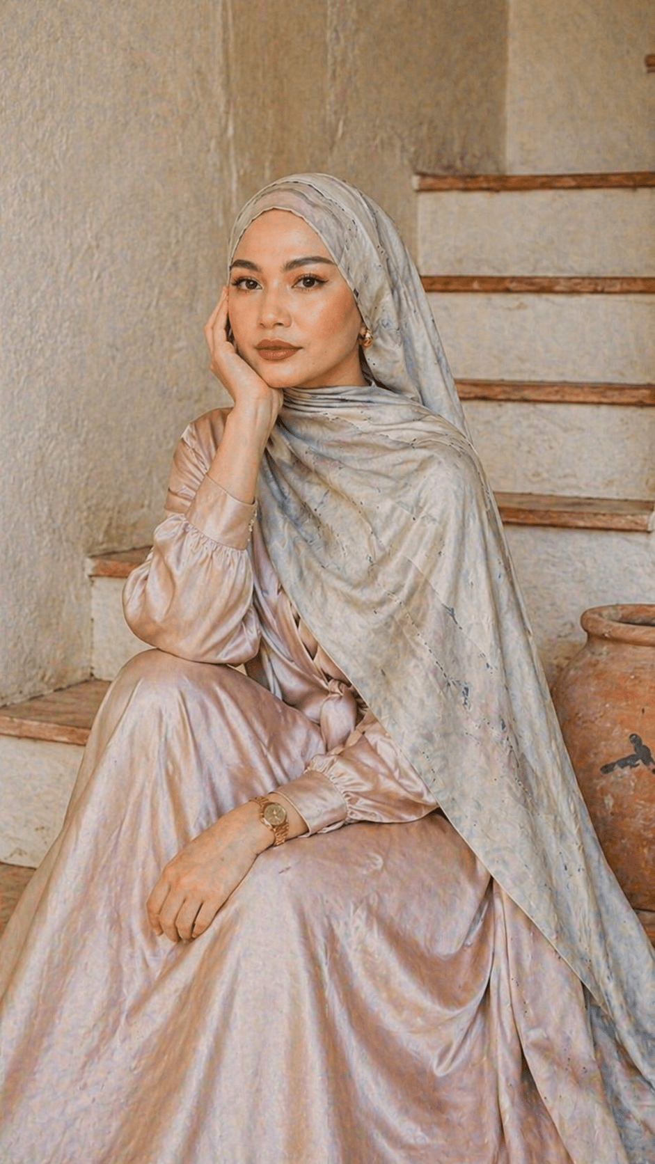 RY19 Silver Grey Blue Abstract Brushstroke Hijab Shawl – Ink Sketch Watercolor Women's Head Scarf (80×180cm) - Raya