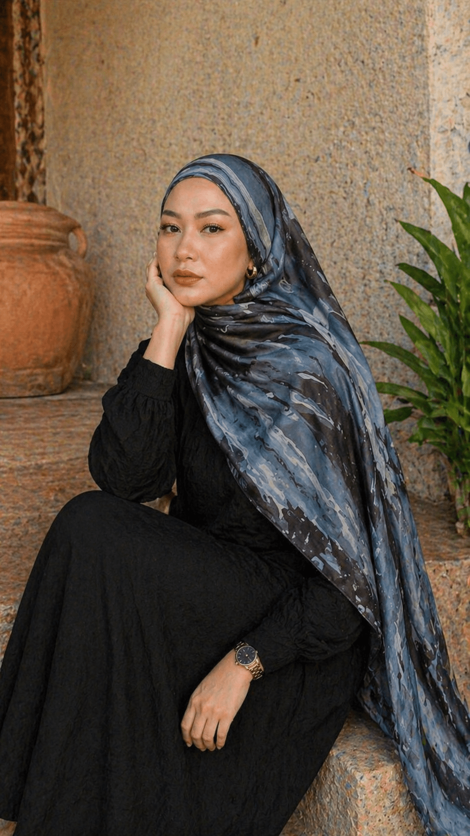 RY20 Stormy Blue Grey Marble Flow Hijab Shawl – Steel & Charcoal Watercolor Women's Head Scarf (80×180cm) - Raya