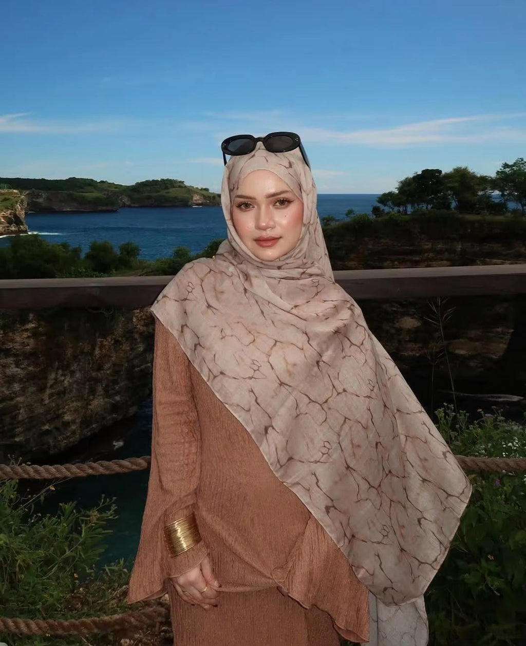 RY33 Nude Beige Floral Sketch Hijab Shawl – Botanical Line Art Women's Head Scarf (80×180cm) - Raya