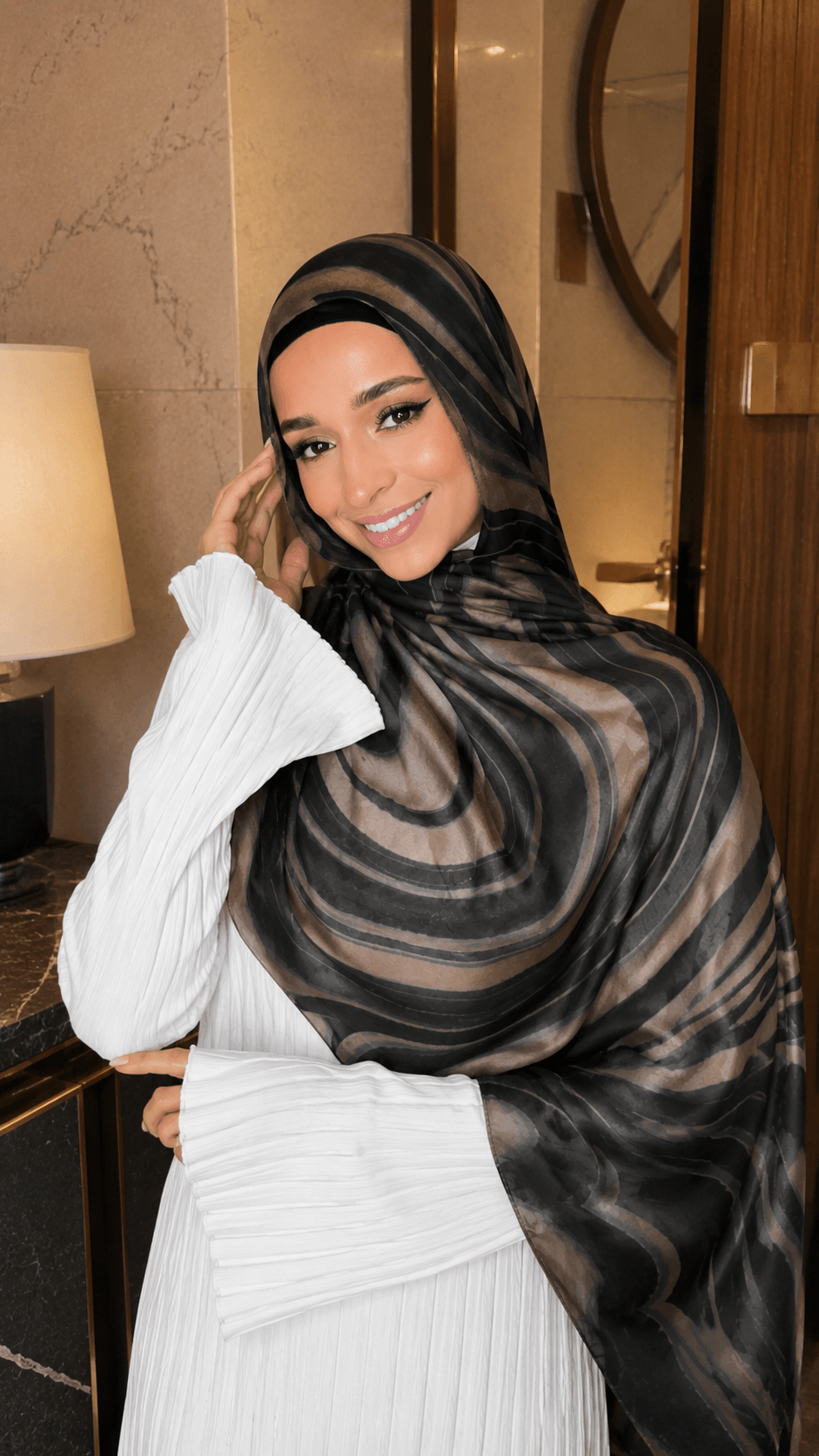 RY62 Black Grey Wave Stripe Hijab Shawl – Liquid Flow Watercolor Women's Head Scarf (80×180cm) - Raya