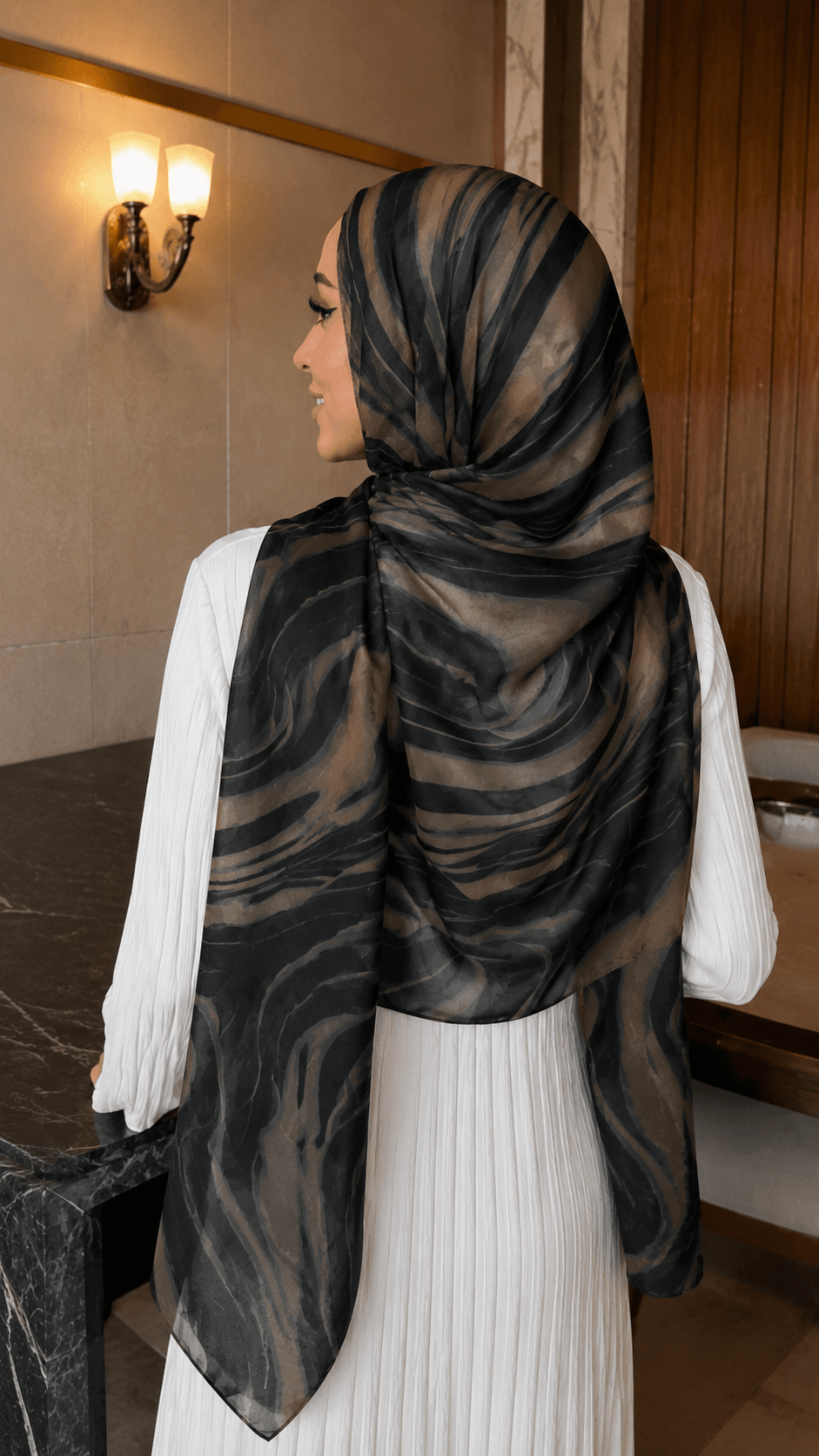 RY62 Black Grey Wave Stripe Hijab Shawl – Liquid Flow Watercolor Women's Head Scarf (80×180cm) - Raya