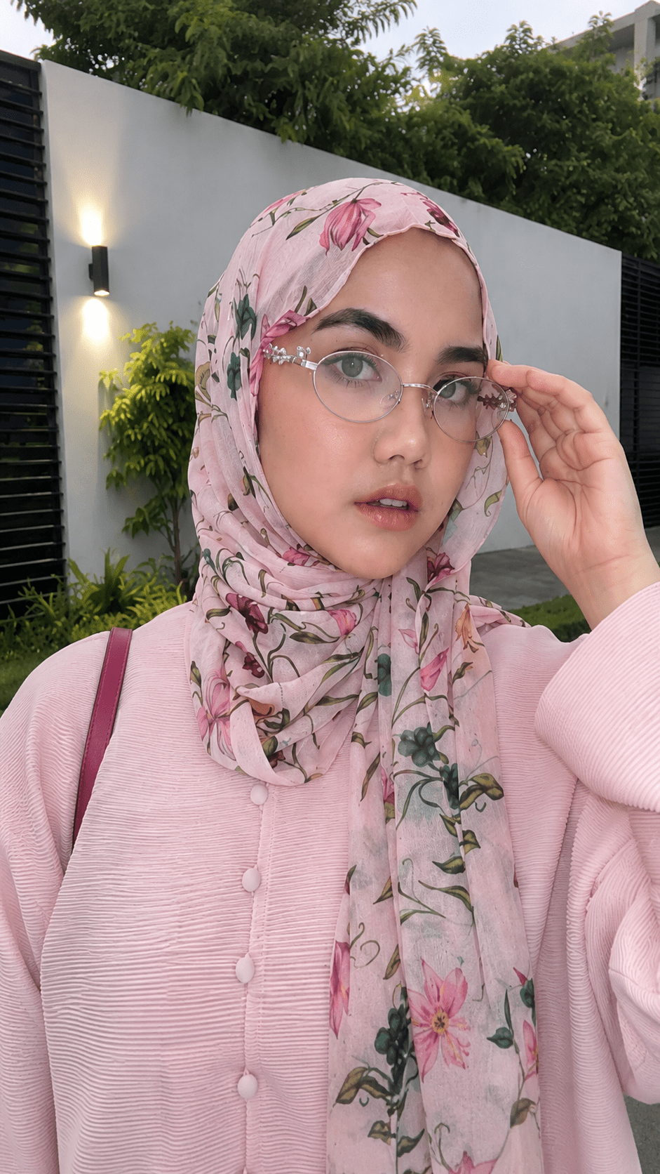 RY82 Blush Pink Rose Floral Vine Hijab Shawl – Botanical Garden Women's Head Scarf (80×180cm) - Raya