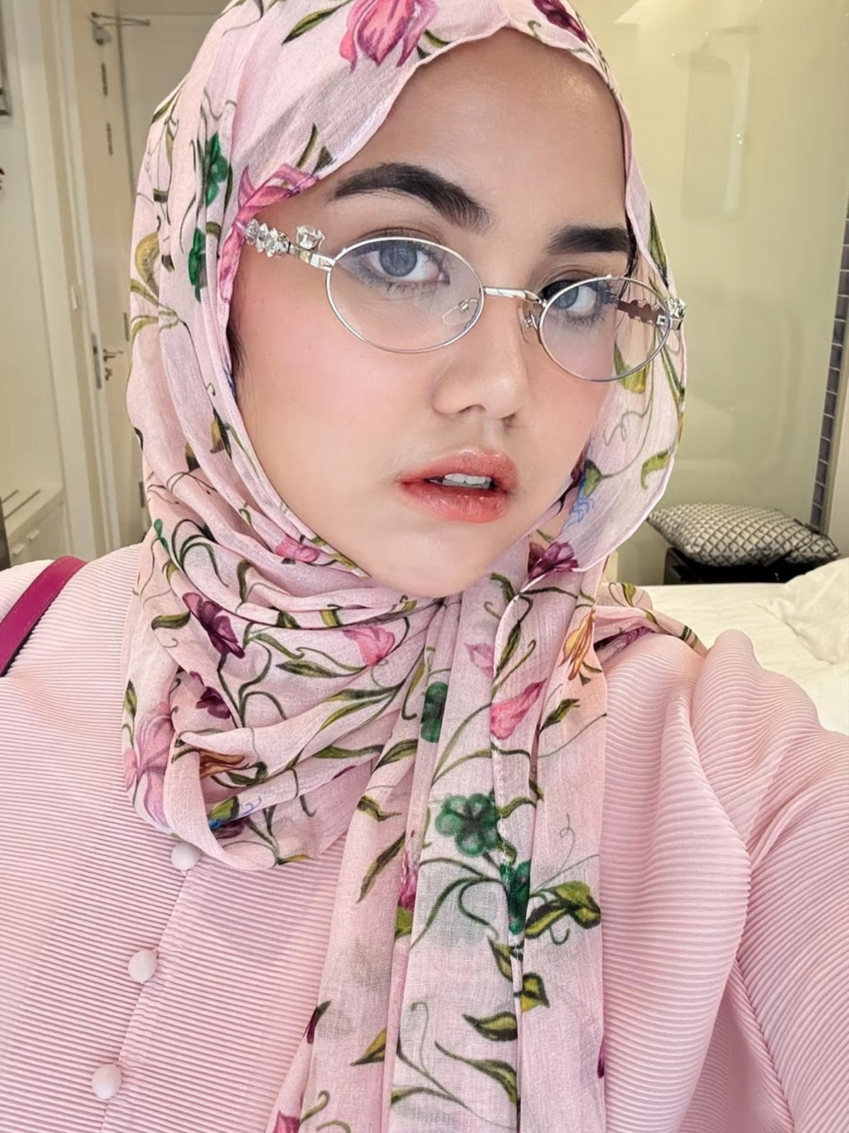 RY82 Blush Pink Rose Floral Vine Hijab Shawl – Botanical Garden Women's Head Scarf (80×180cm) - Raya