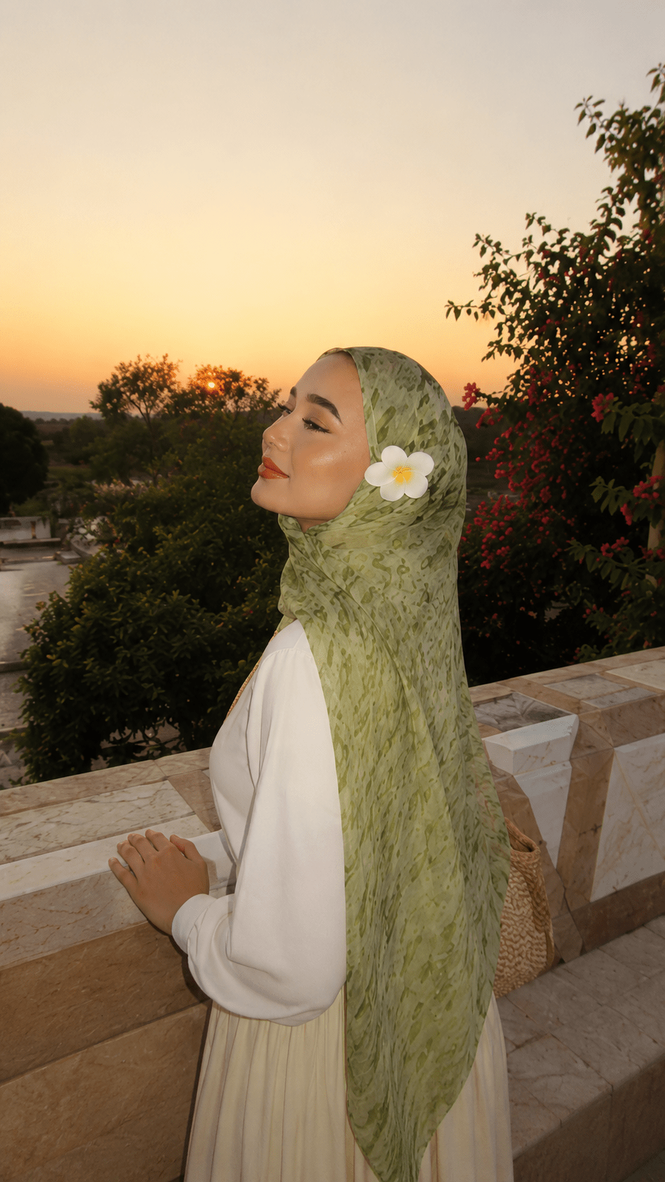 RY84 Olive Green Moss Leaf Speckle Hijab Shawl – Nature Print Women's Head Scarf (80×180cm) - Raya